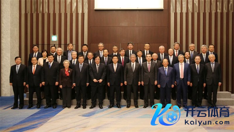 开幕式前中日主要与会嘉宾合影。操纵方供图